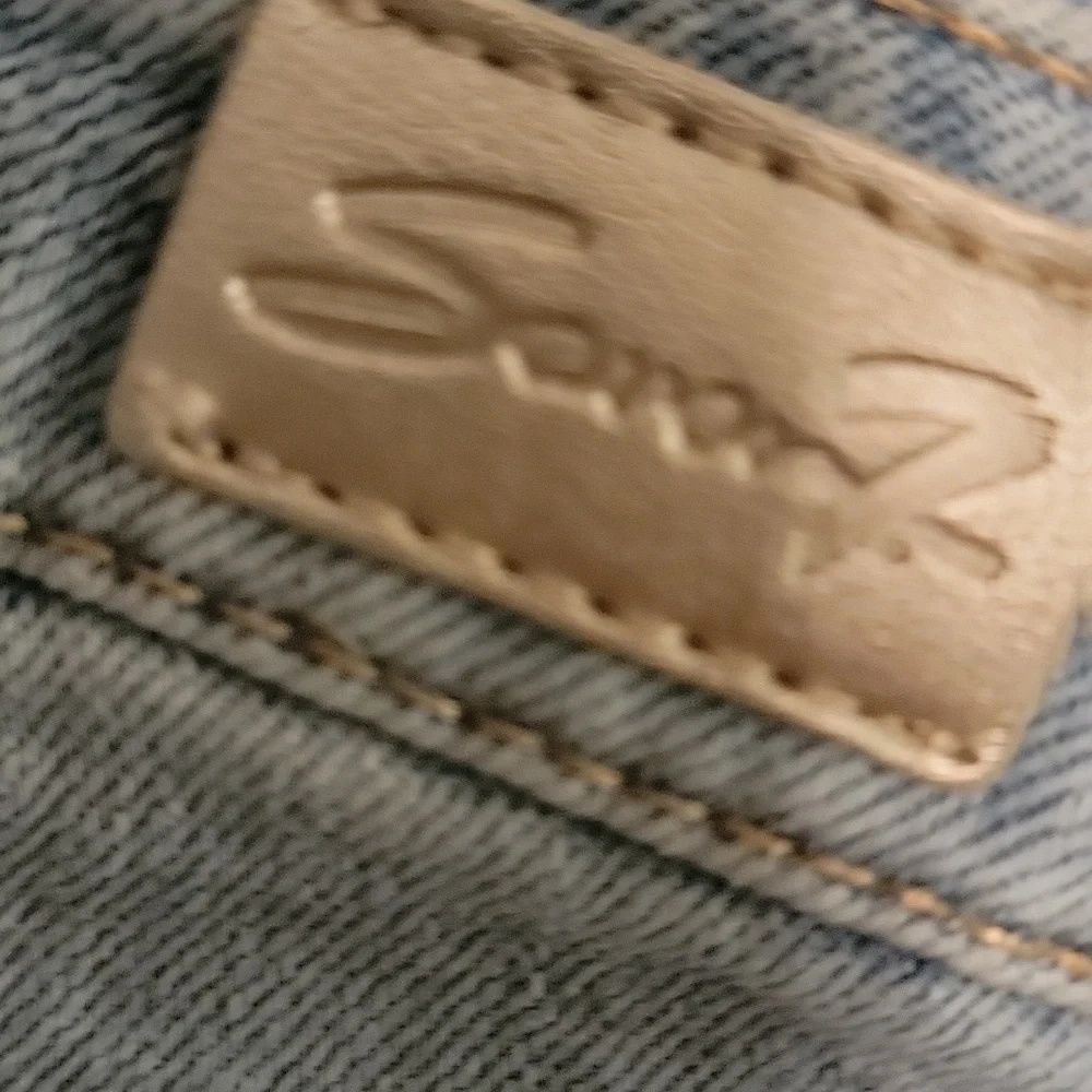 Distressed  👖 jeans - Picture 2 of 4